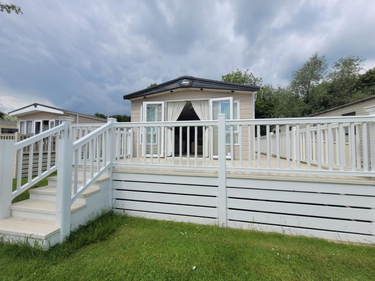 Lakeside Cotswold Holiday Home Cirencester Esterno foto
