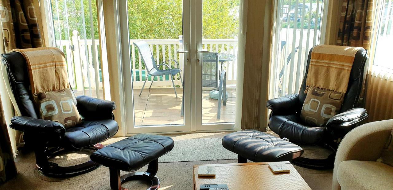 Lakeside Cotswold Holiday Home Cirencester Esterno foto