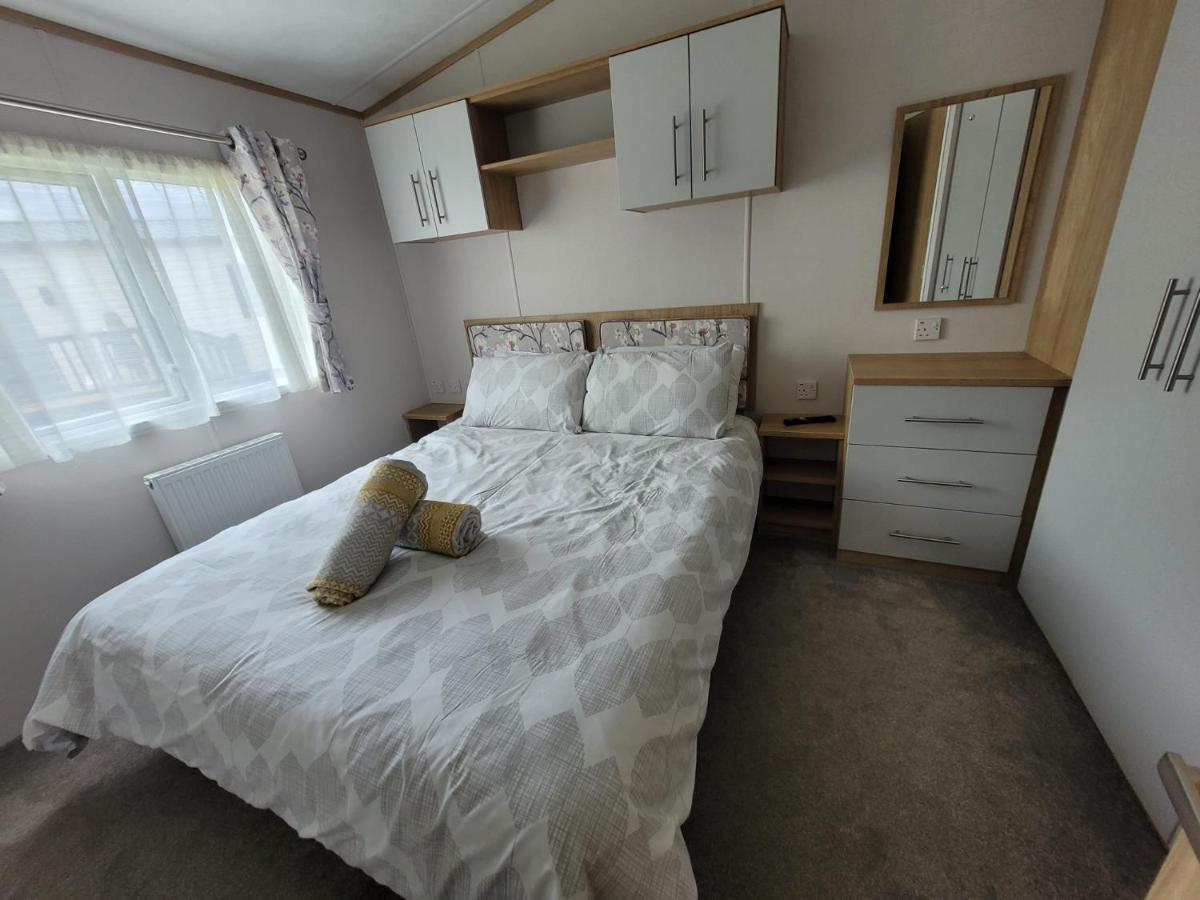 Lakeside Cotswold Holiday Home Cirencester Esterno foto