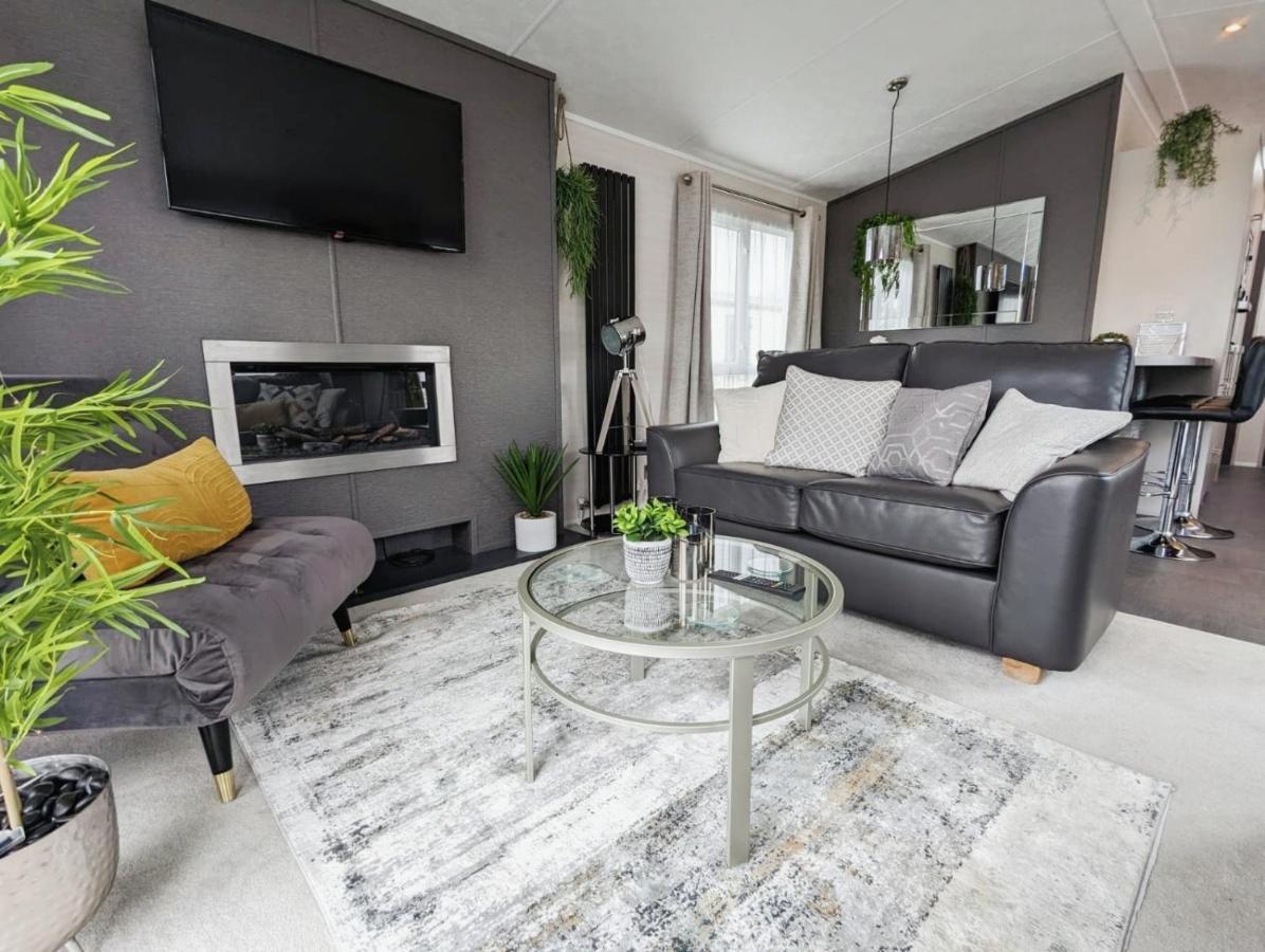 Lakeside Cotswold Holiday Home Cirencester Esterno foto