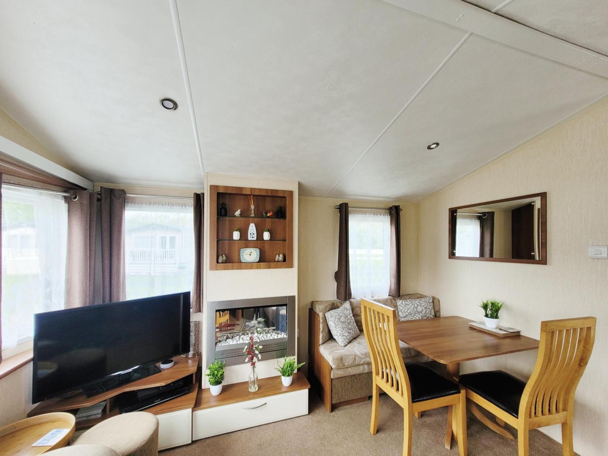 Lakeside Cotswold Holiday Home Cirencester Esterno foto