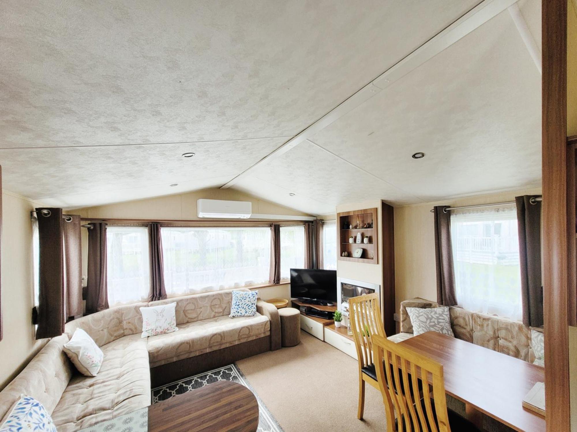 Lakeside Cotswold Holiday Home Cirencester Esterno foto