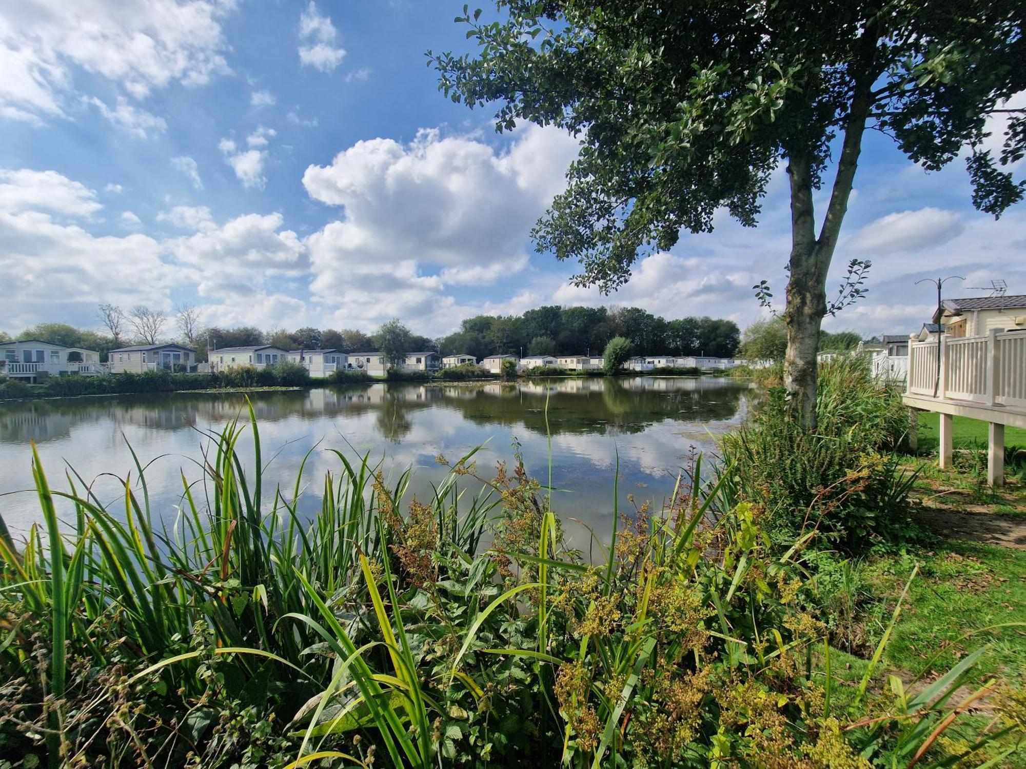 Lakeside Cotswold Holiday Home Cirencester Esterno foto