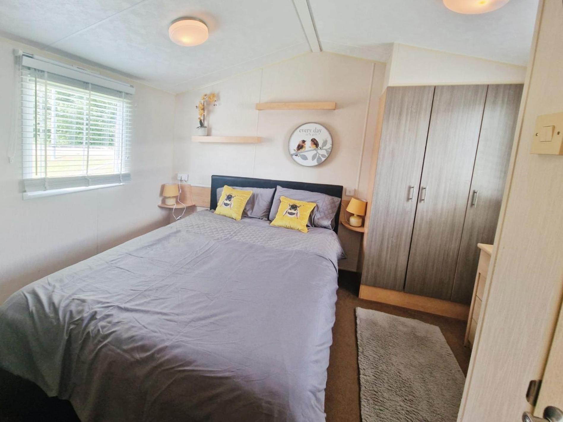 Lakeside Cotswold Holiday Home Cirencester Esterno foto