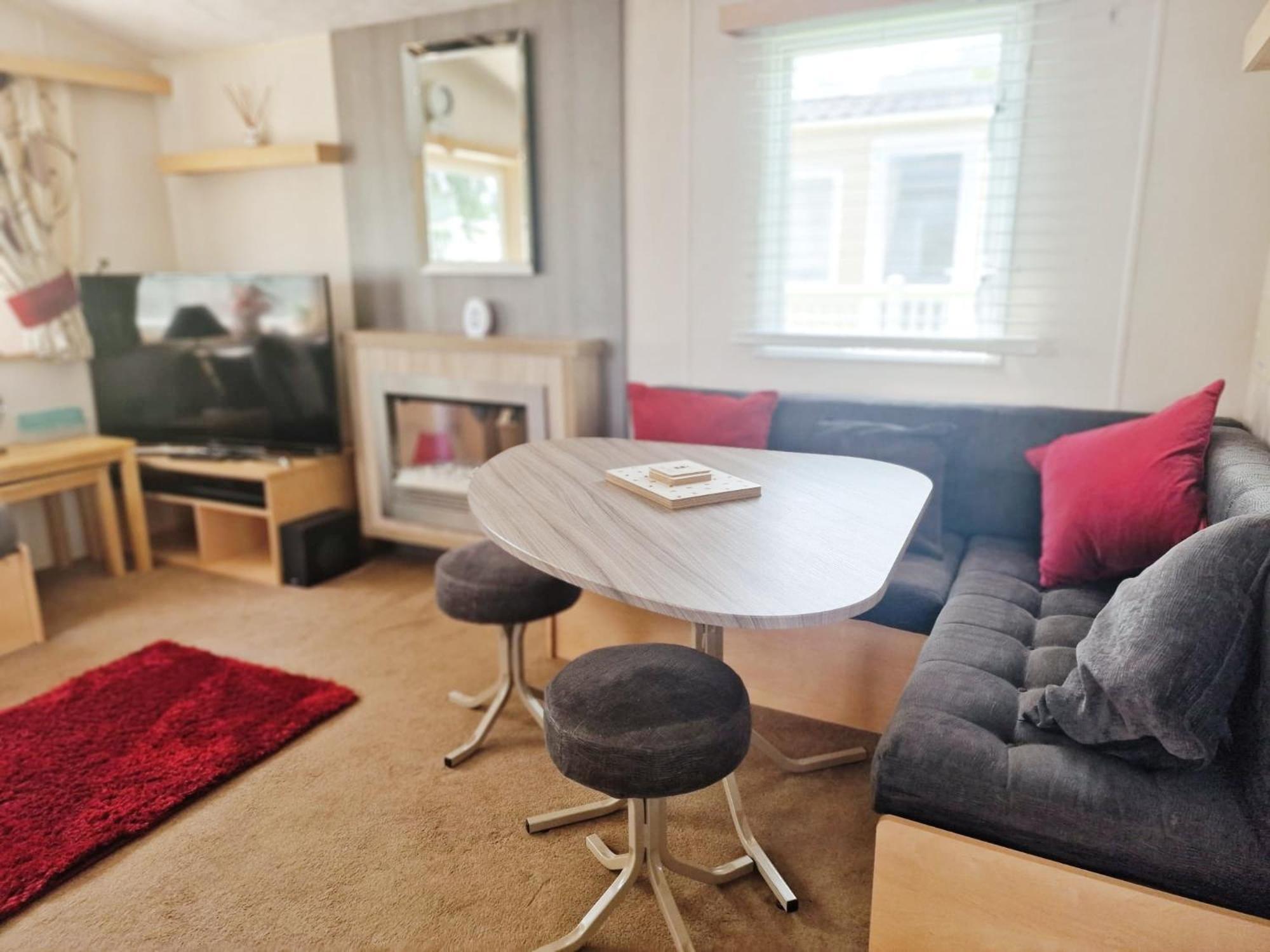 Lakeside Cotswold Holiday Home Cirencester Esterno foto