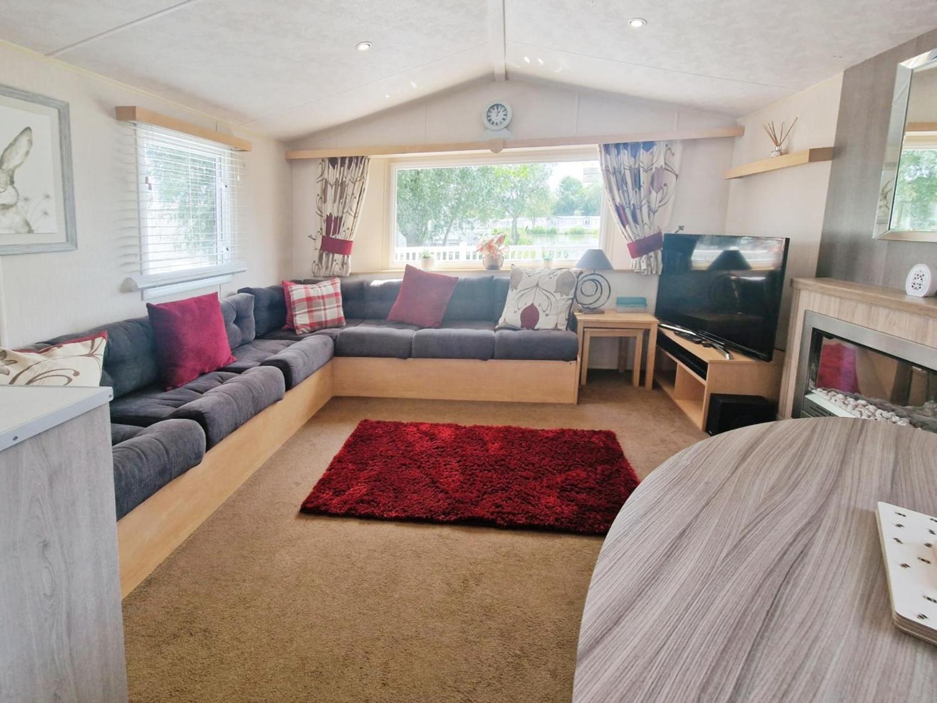 Lakeside Cotswold Holiday Home Cirencester Esterno foto